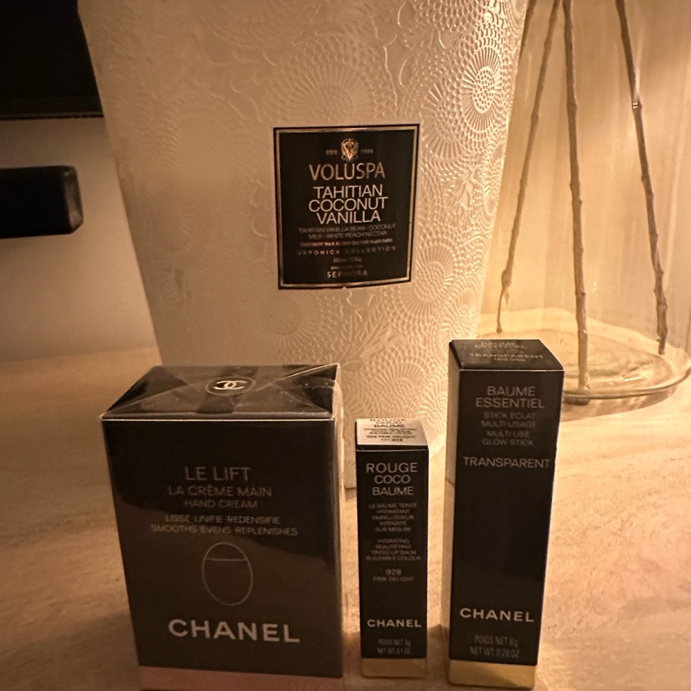 BNIB - CHANEL coveted Sophia Ritchie sold out Baume Pink delight ( 928) etc